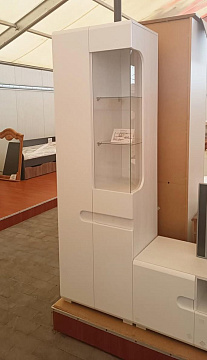 Шкаф с витриной