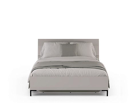 Кровать c металлическим основанием