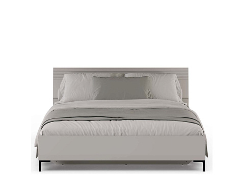 Кровать c металлическим основанием